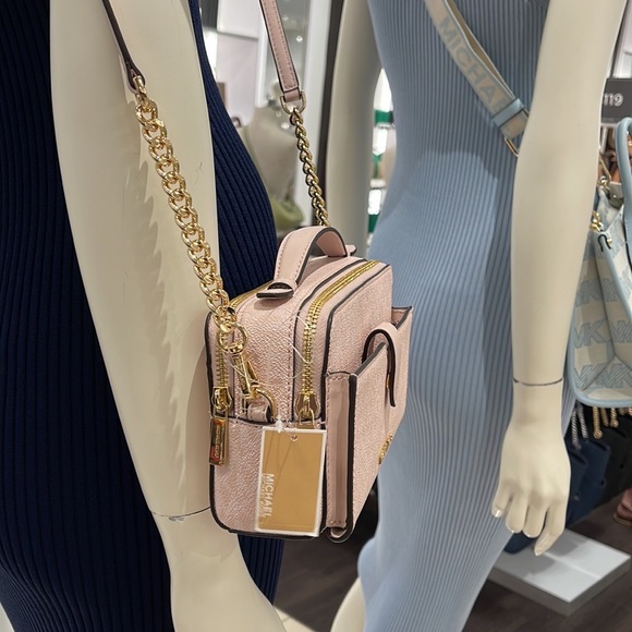 Michael Kors Women Medium Double Zip Phone Crossbody
Light Powder Blush … - Picture 6 of 16
